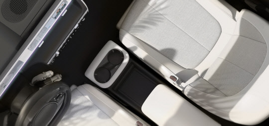 현대자동차 아이오닉 5 내부 티저 이미지.<현대차 제공>